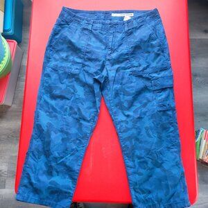 DKNY  cargo pants 3/4 long leg blue camo women's size 12